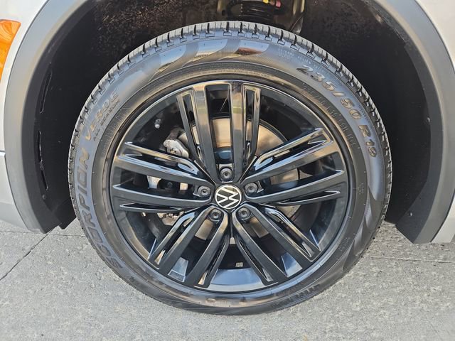 Used 2022 Volkswagen Tiguan SE R-Line image 21
