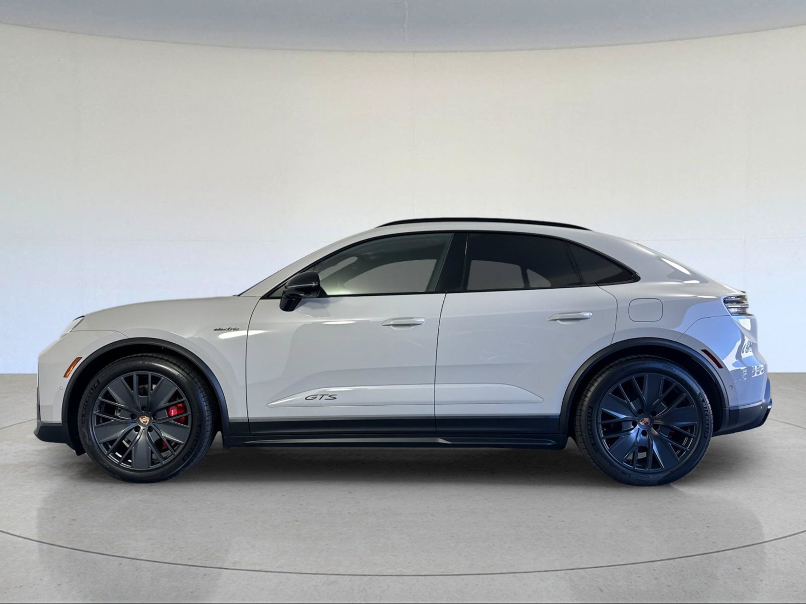 New 2026 Porsche Macan GTS Electric AWD/4WD image 2