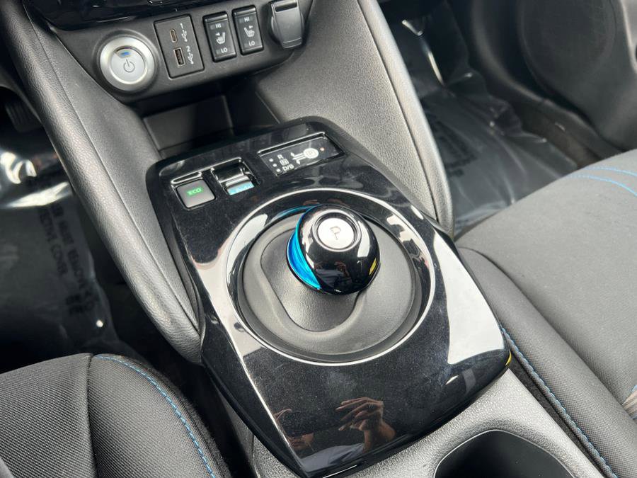 Used 2025 Nissan Leaf SV Plus image 24