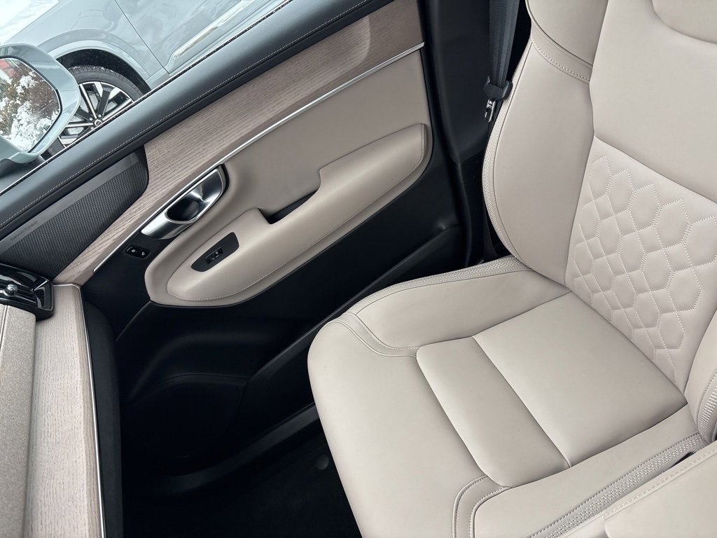 Certified 2025 Volvo XC90 B6 Plus image 34