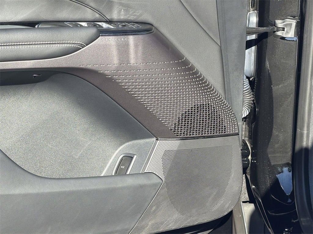 Used 2025 Cadillac Lyriq Luxury image 21