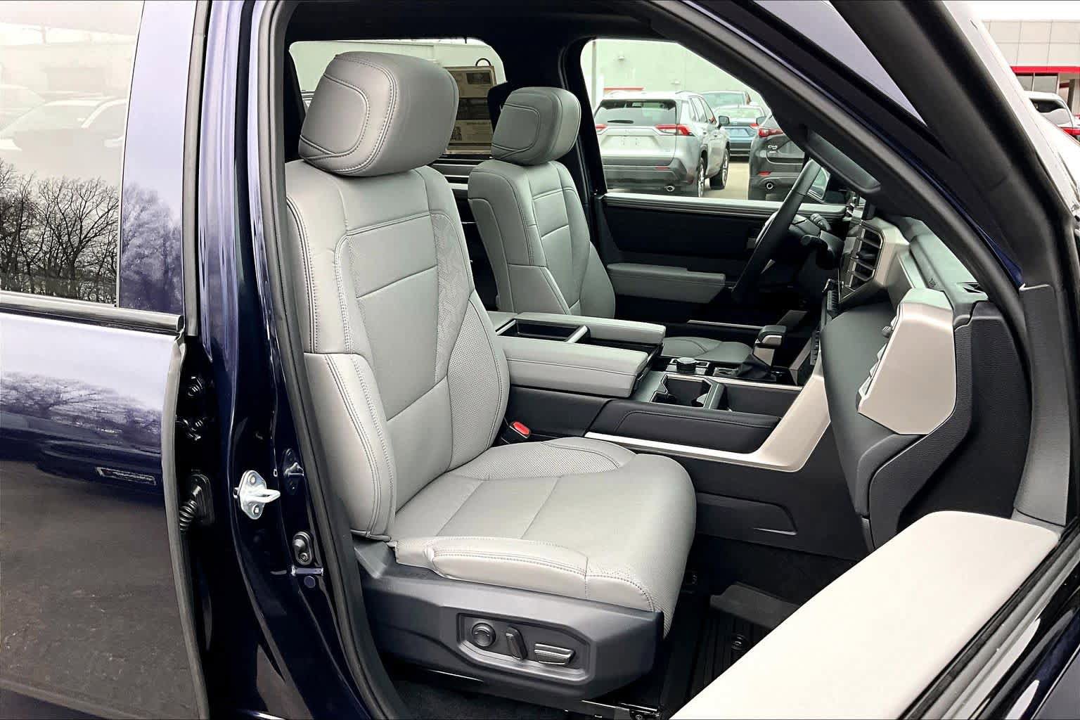 Used 2025 Toyota Tundra Limited image 8