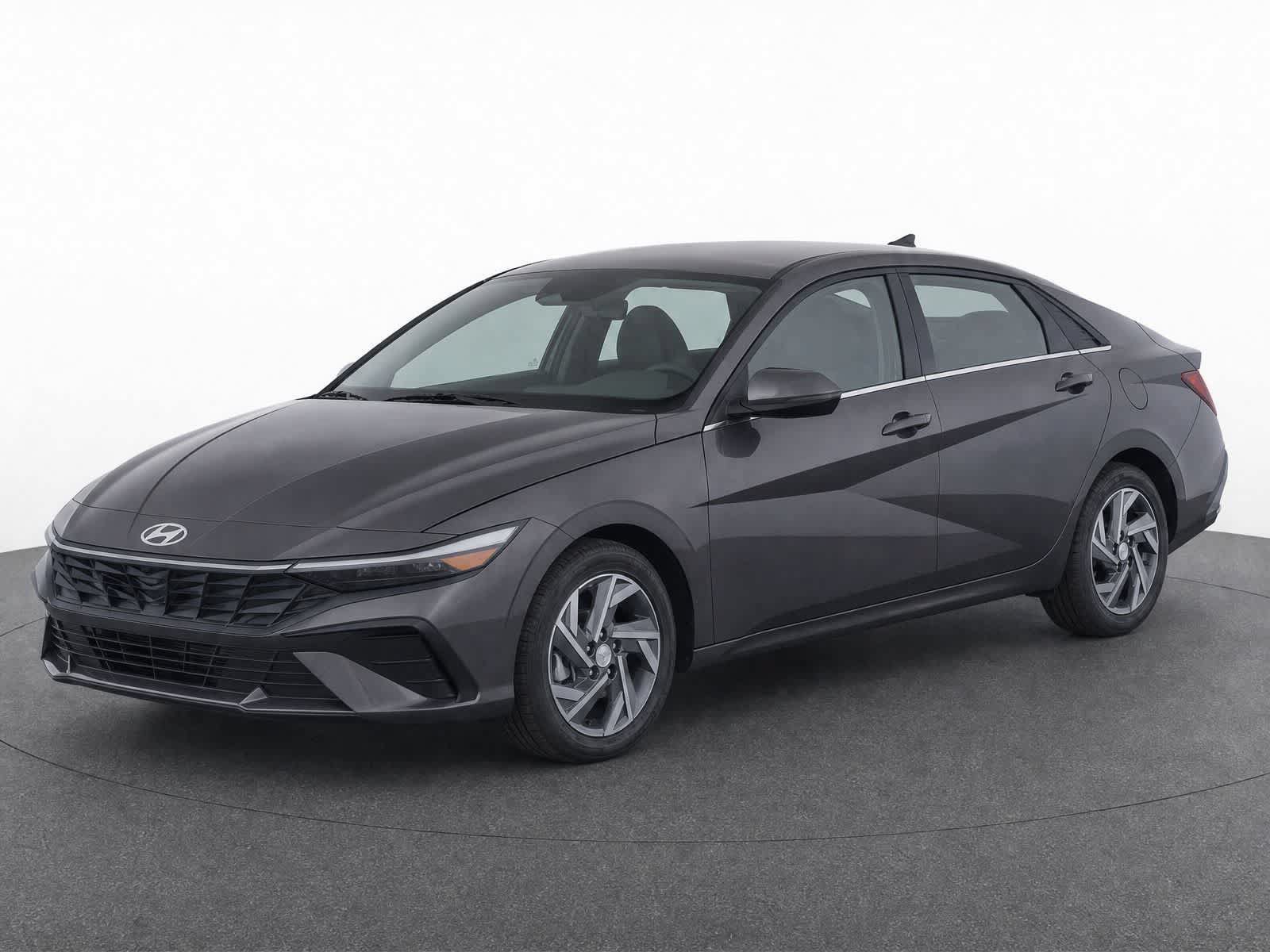 Used 2024 Hyundai Elantra SE FWD image 2