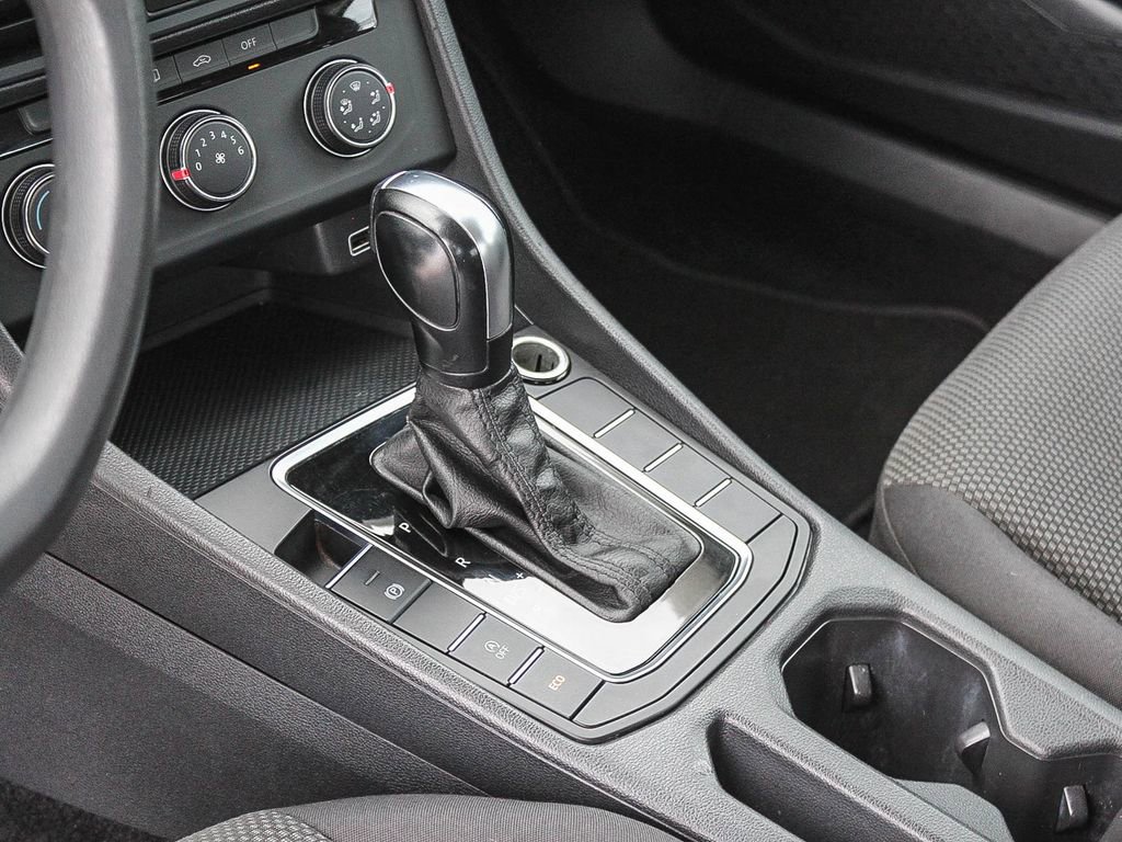 Used 2019 Volkswagen Jetta S image 18