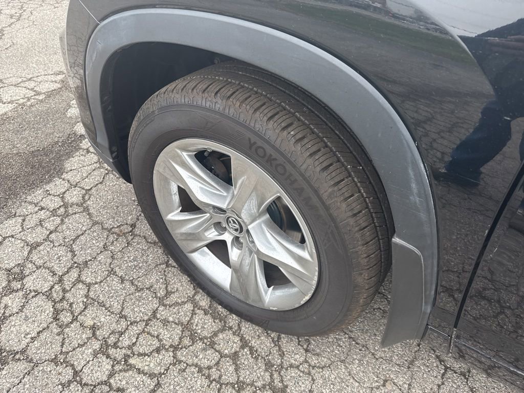 Used 2016 Toyota Highlander Limited image 24