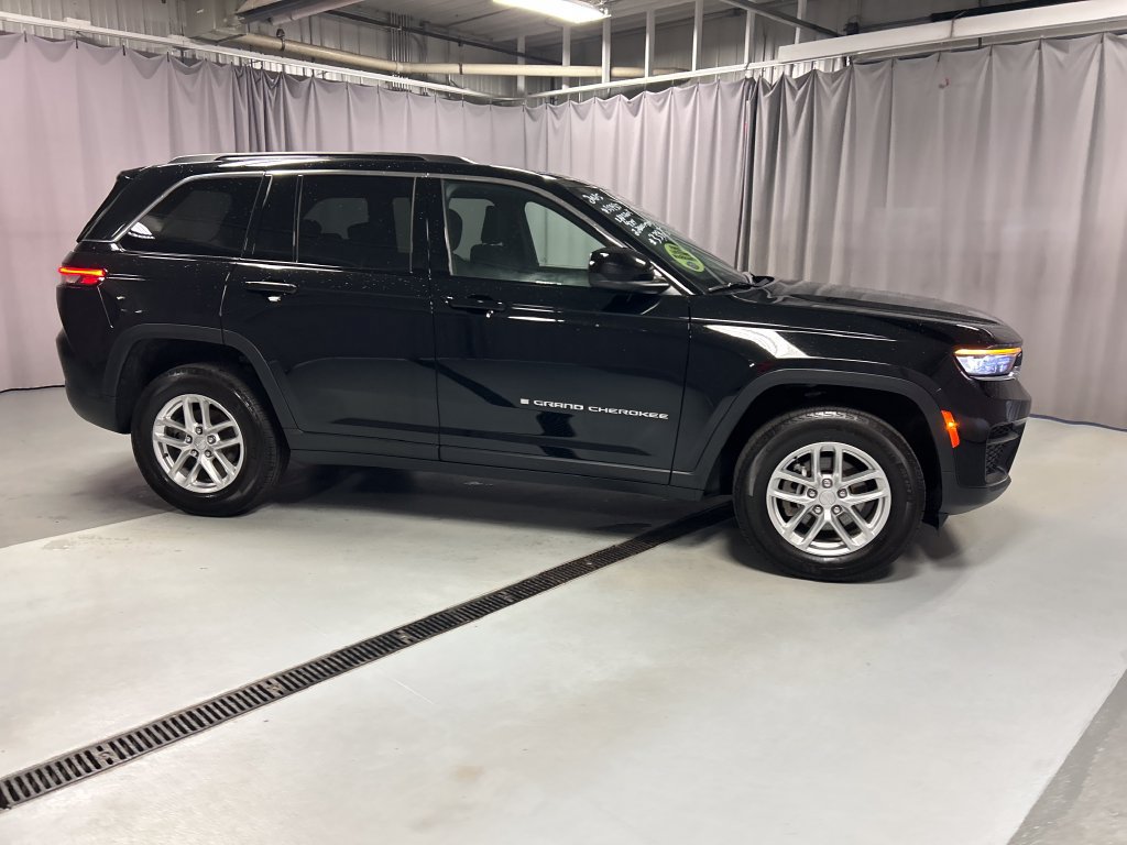 Used 2025 Jeep Grand Cherokee Laredo X w/ Luxury Tech Group I AWD/4WD image 8