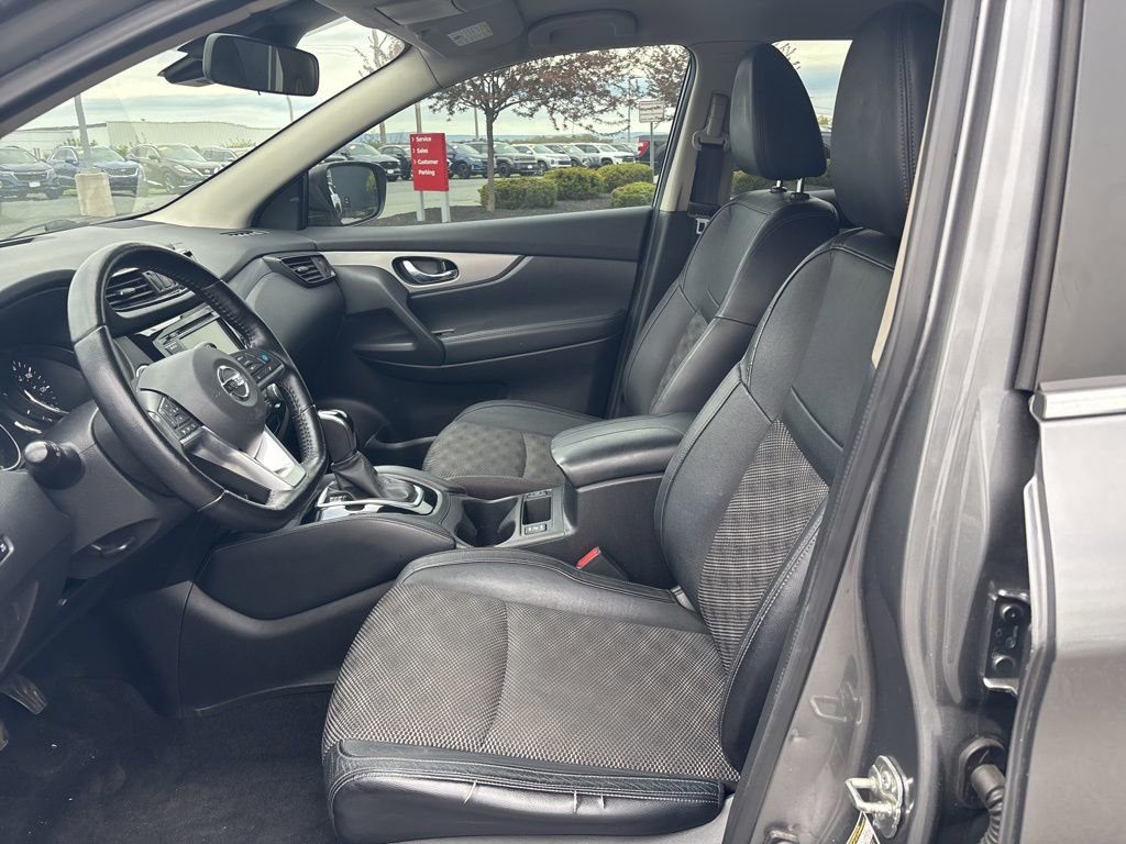 Used 2020 Nissan Rogue Sport SV w/ Technology Package AWD/4WD image 11