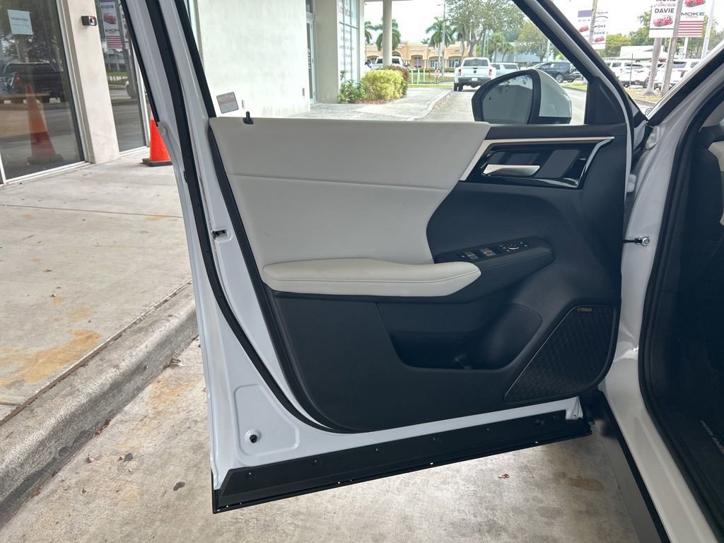 New 2026 Mitsubishi Outlander SE image 35