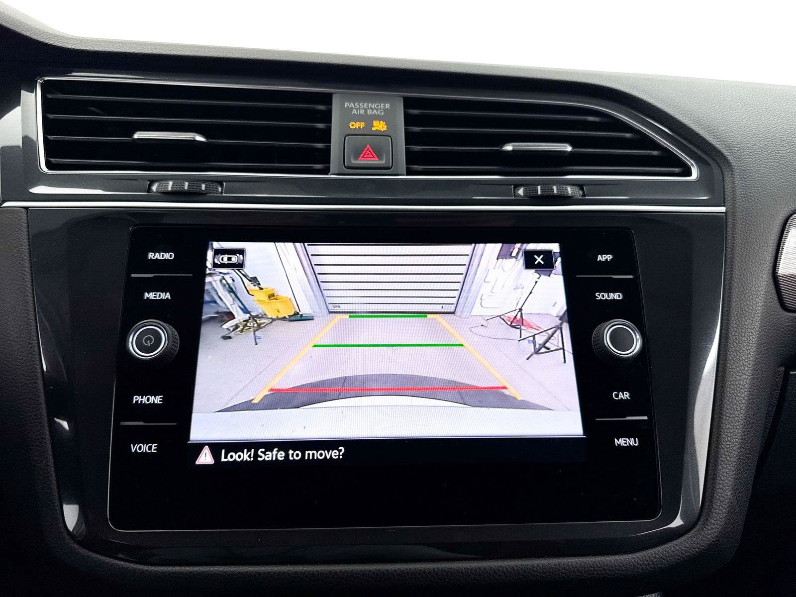 Used 2022 Volkswagen Tiguan SE FWD image 8