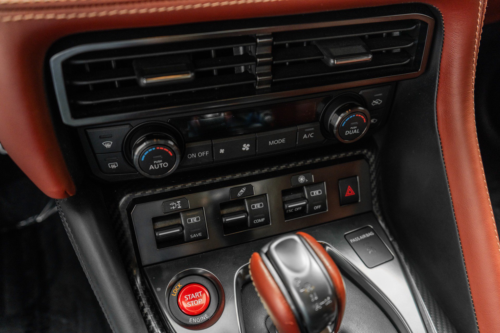 Used 2021 Nissan GT-R Premium AWD/4WD image 29
