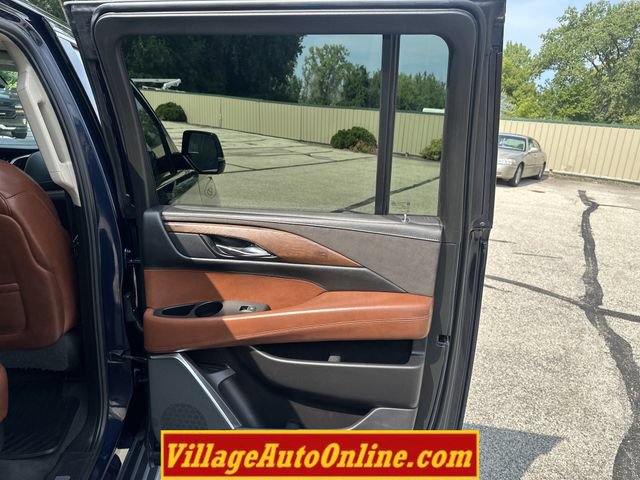 Used 2020 Cadillac Escalade ESV Premium Luxury AWD/4WD image 45