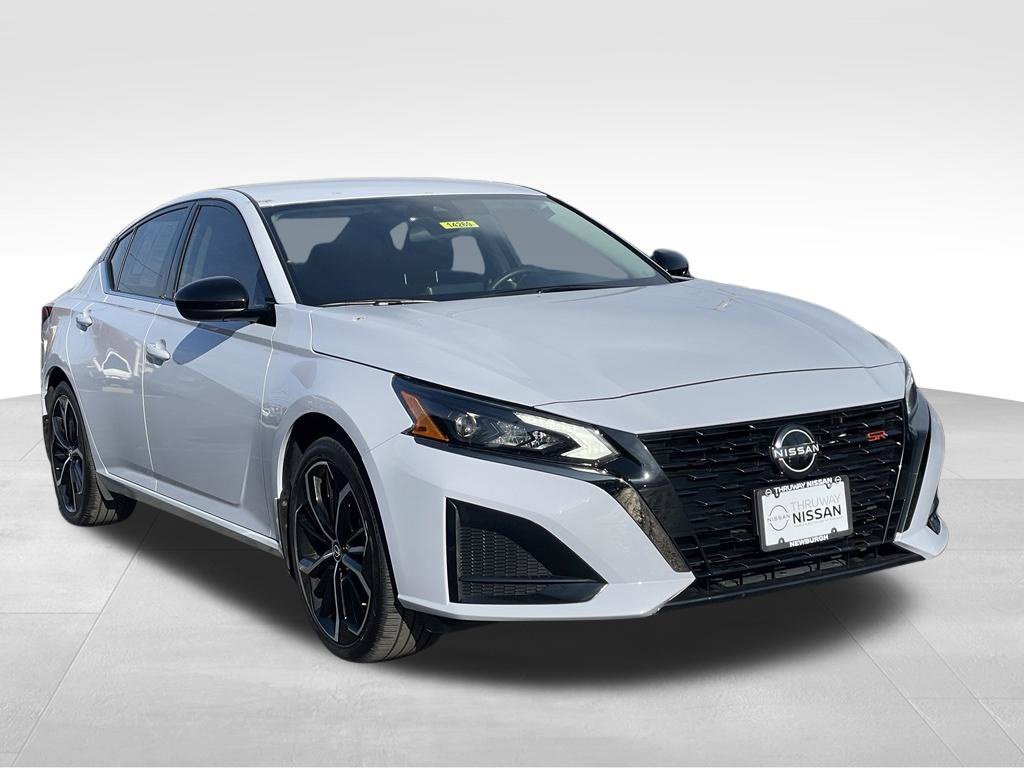 Certified 2024 Nissan Altima 2.5 SR w/ SR Premium Package FWD image 3