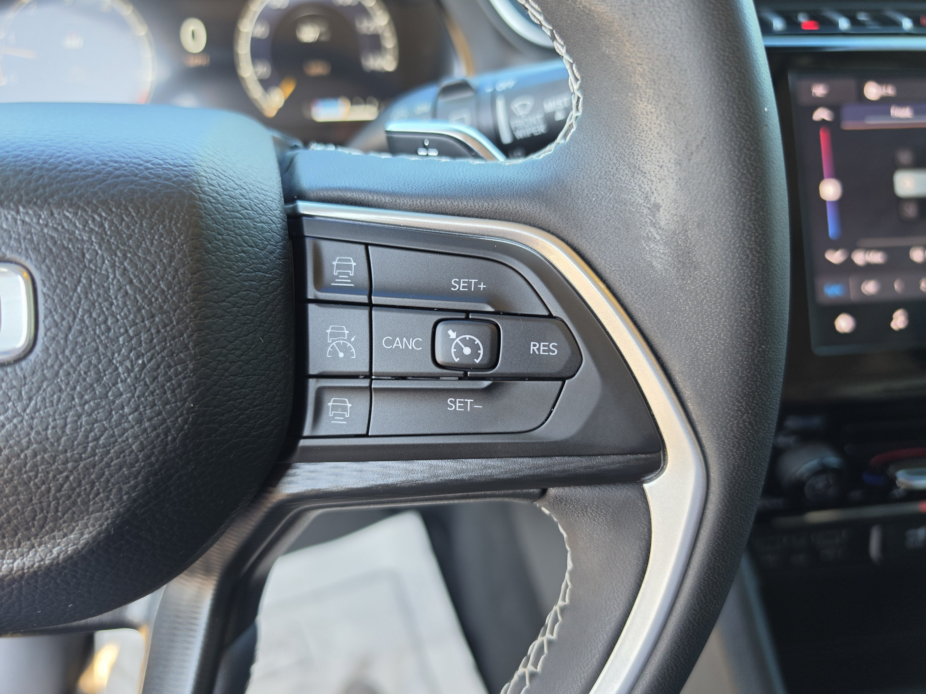 Used 2024 Jeep Grand Cherokee L Laredo RWD image 33