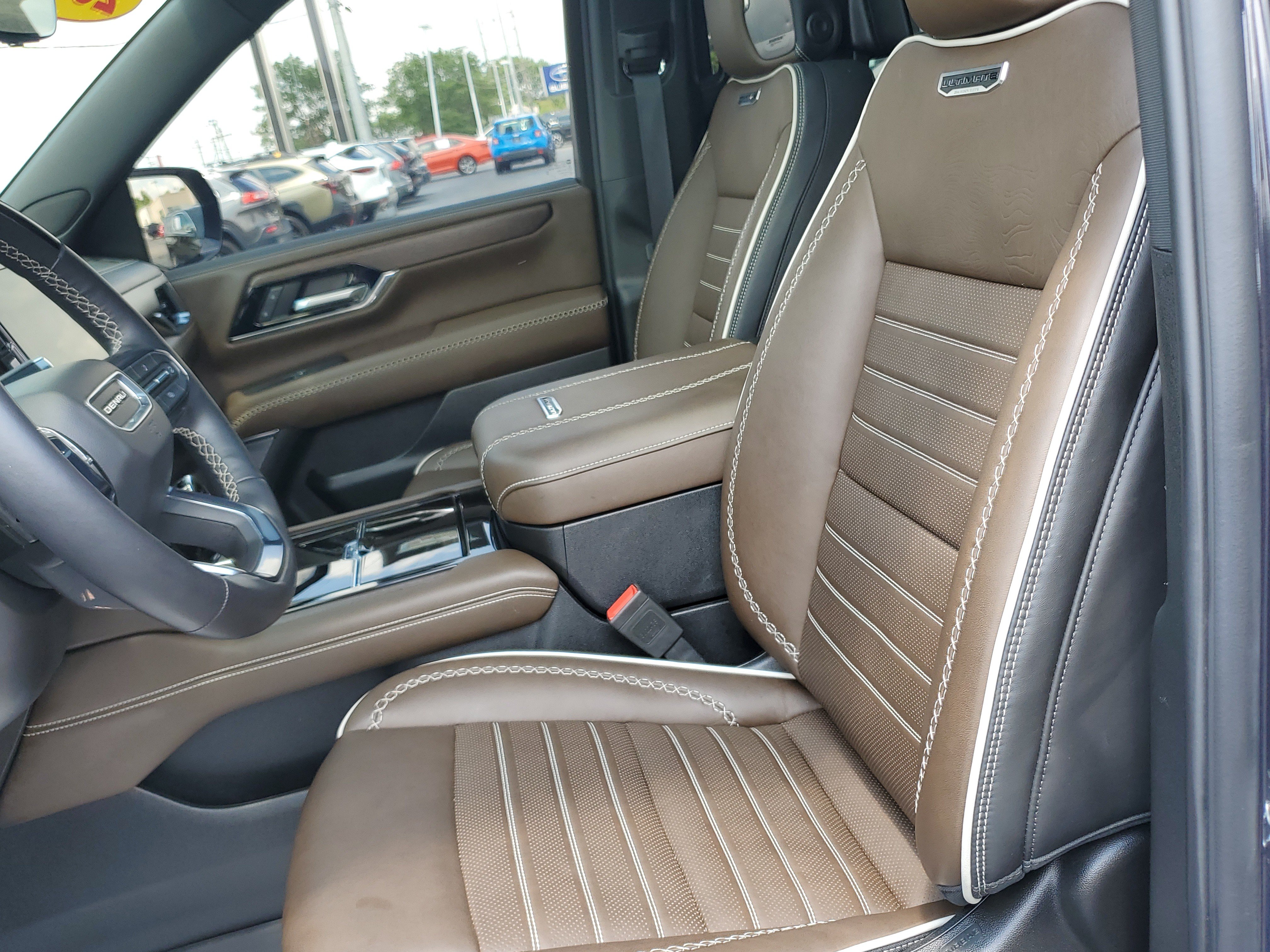 Used 2025 GMC Yukon XL Denali Ultimate AWD/4WD image 17