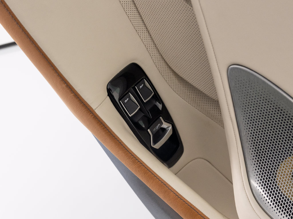Used 2020 McLaren GT RWD image 13