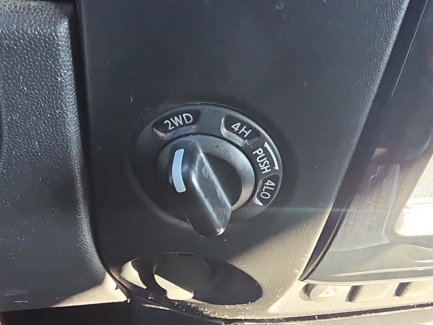 Used 2015 Nissan Titan SV w/ SV Value Truck Package image 25