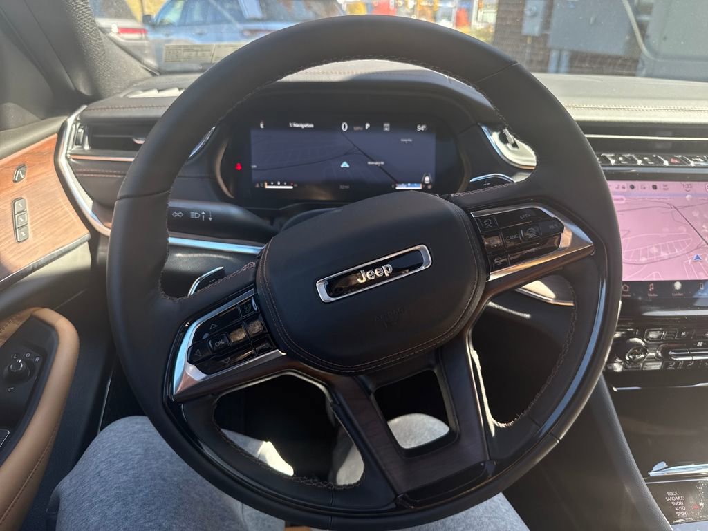 New 2025 Jeep Grand Cherokee Summit w/ Luxury Tech Group V image 10