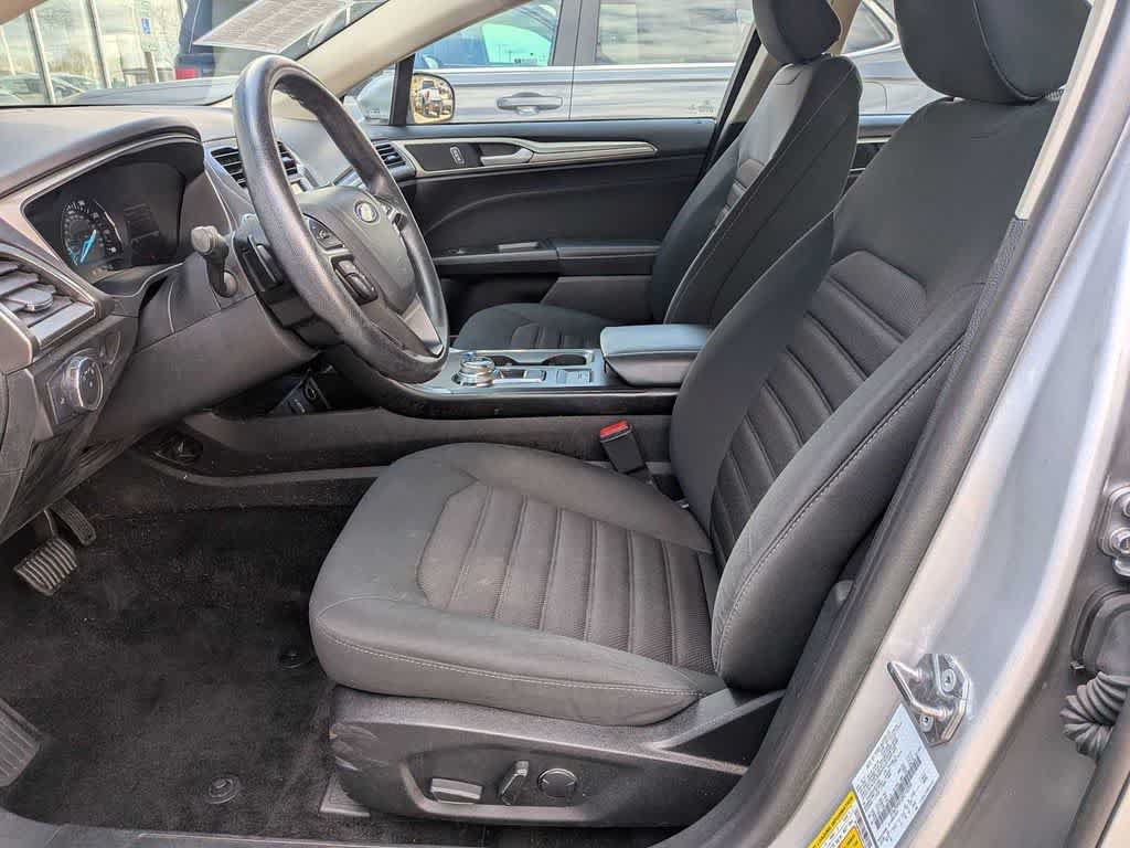 Used 2018 Ford Fusion SE w/ Fusion SE Technology Package FWD image 19