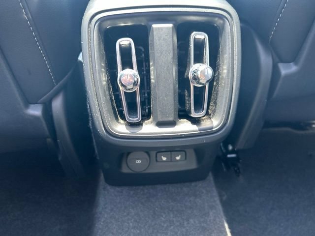 Used 2025 Volvo XC40 B5 Core AWD/4WD image 18