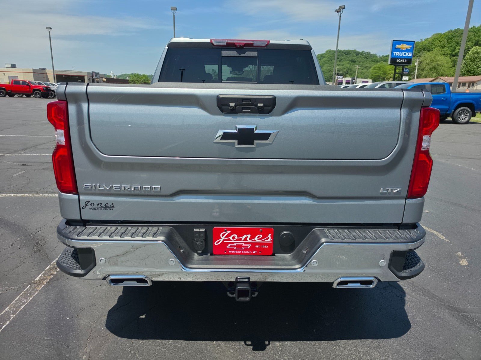 Used 2025 Chevrolet Silverado 1500 LTZ w/ LTZ Premium Package AWD/4WD image 4