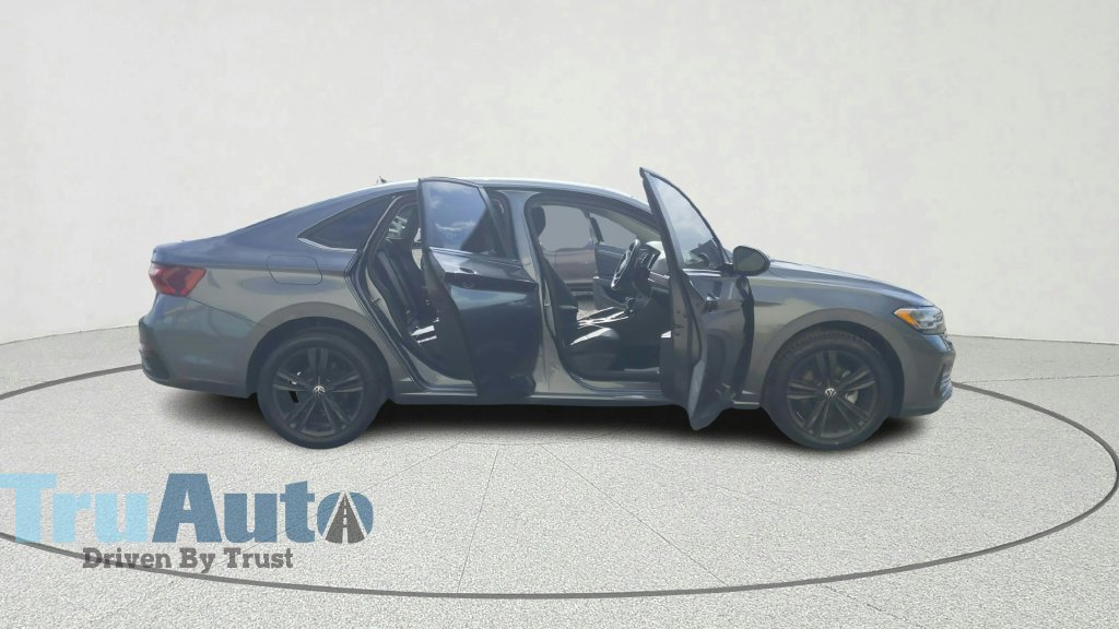 Used 2023 Volkswagen Jetta SE FWD image 16