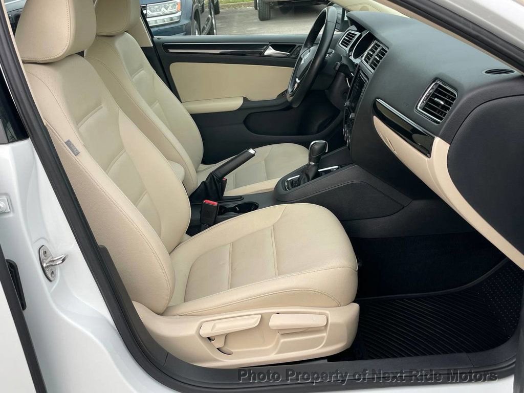 Used 2017 Volkswagen Jetta SEL FWD image 6