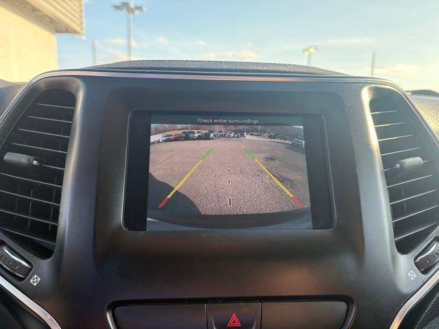 Used 2019 Jeep Cherokee Latitude w/ Popular Appearance Group image 5