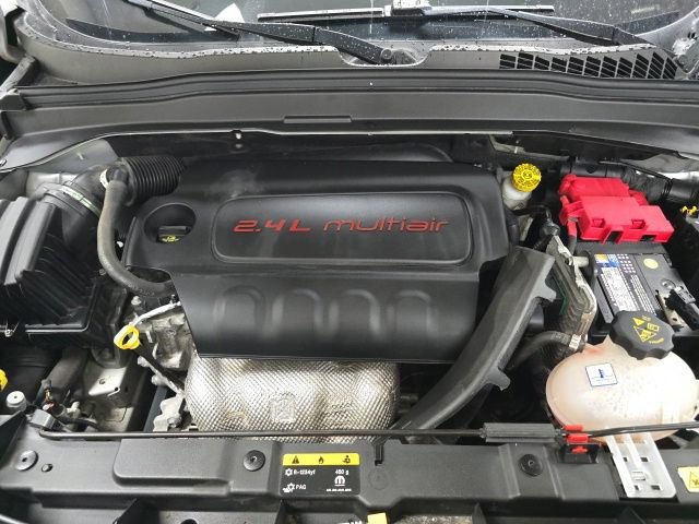 Used 2019 Jeep Renegade Latitude w/ Cold Weather Group AWD/4WD image 18