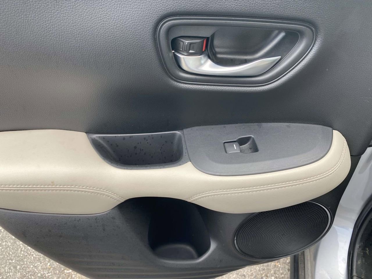 Used 2023 Honda HR-V LX image 11