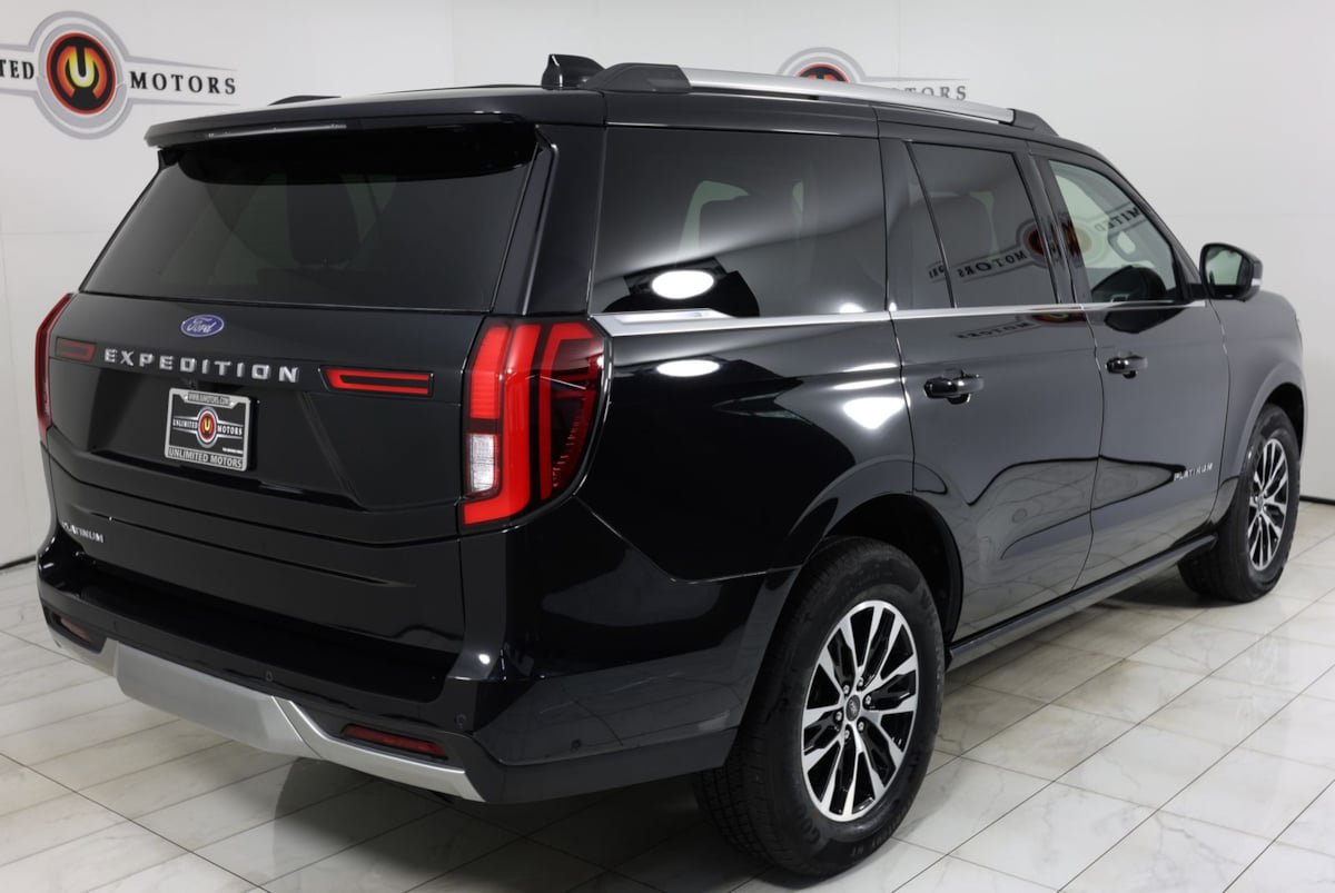 Used 2025 Ford Expedition Platinum AWD/4WD image 3