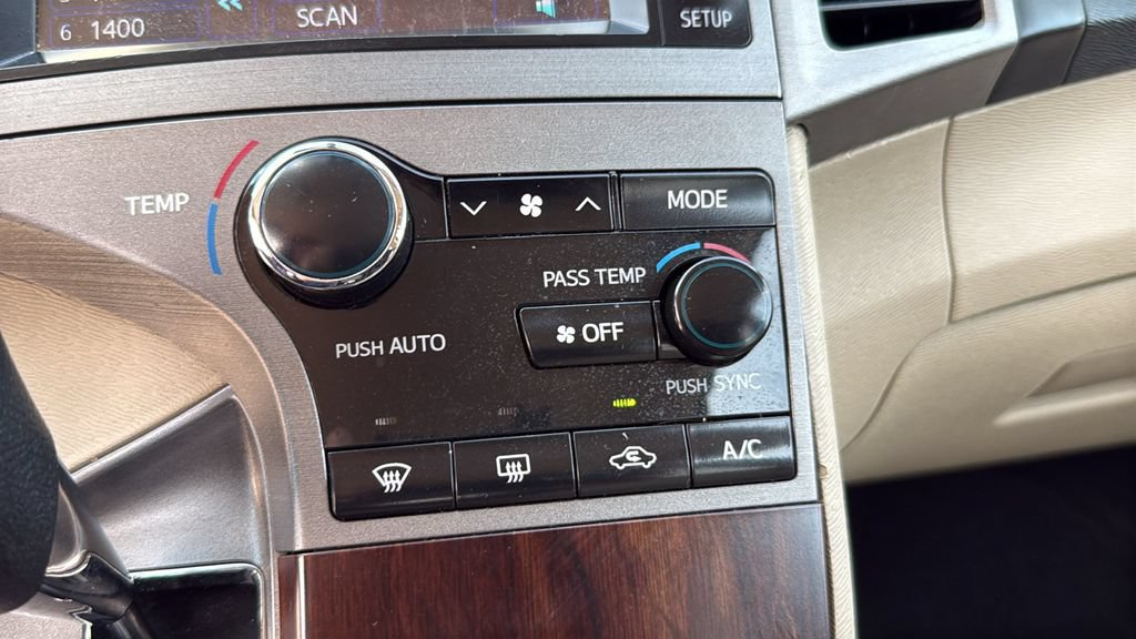 Used 2013 Toyota Venza LE FWD image 28