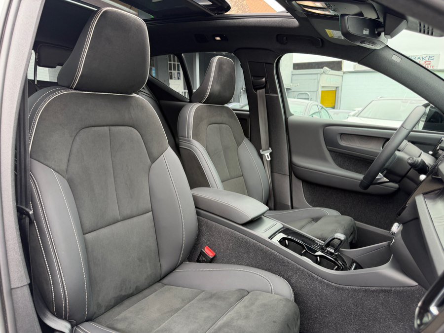 Used 2023 Volvo XC40 Recharge Plus AWD/4WD image 34