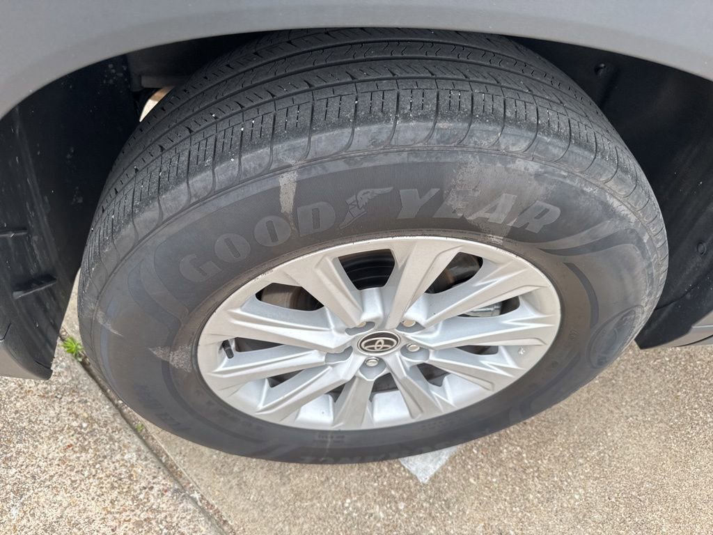 Used 2025 Toyota Grand Highlander AWD image 6