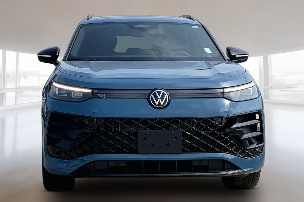 Certified 2025 Volkswagen Tiguan SE R-Line AWD/4WD image 3