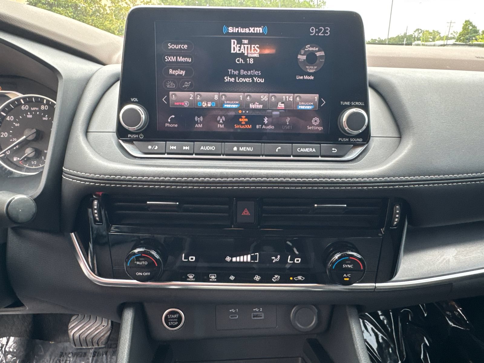 Used 2023 Nissan Rogue SV FWD image 27