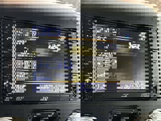 Used 2018 Jeep Wrangler Sahara w/ Connectivity Group image 10