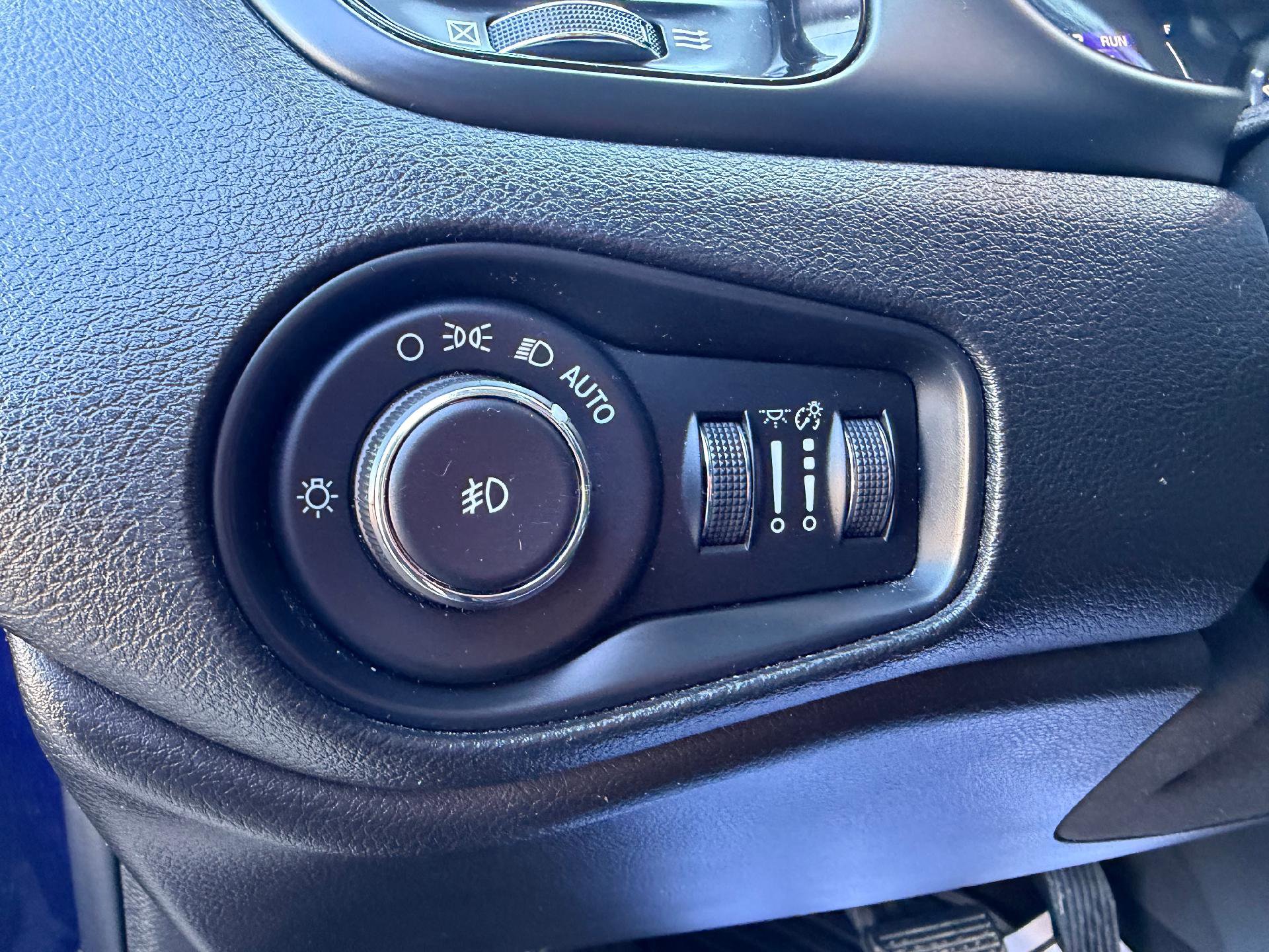 Used 2018 Jeep Renegade Altitude image 29