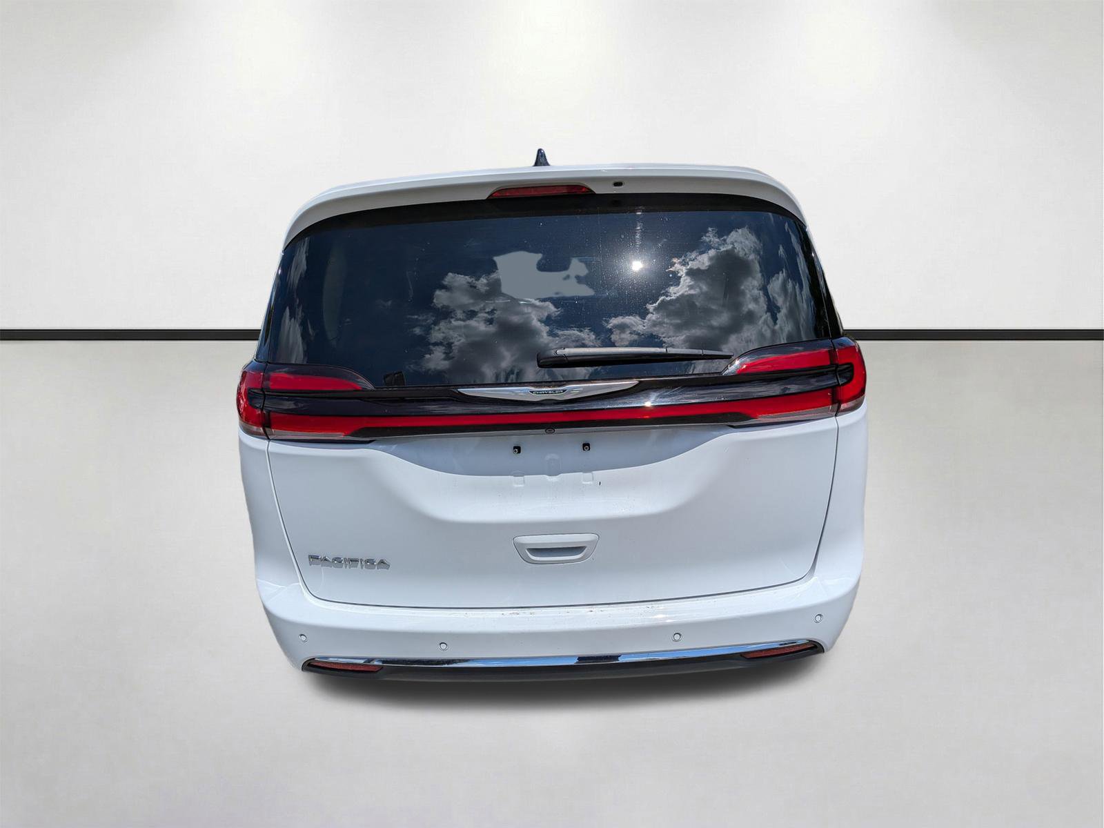 Used 2024 Chrysler Pacifica Touring-L image 5