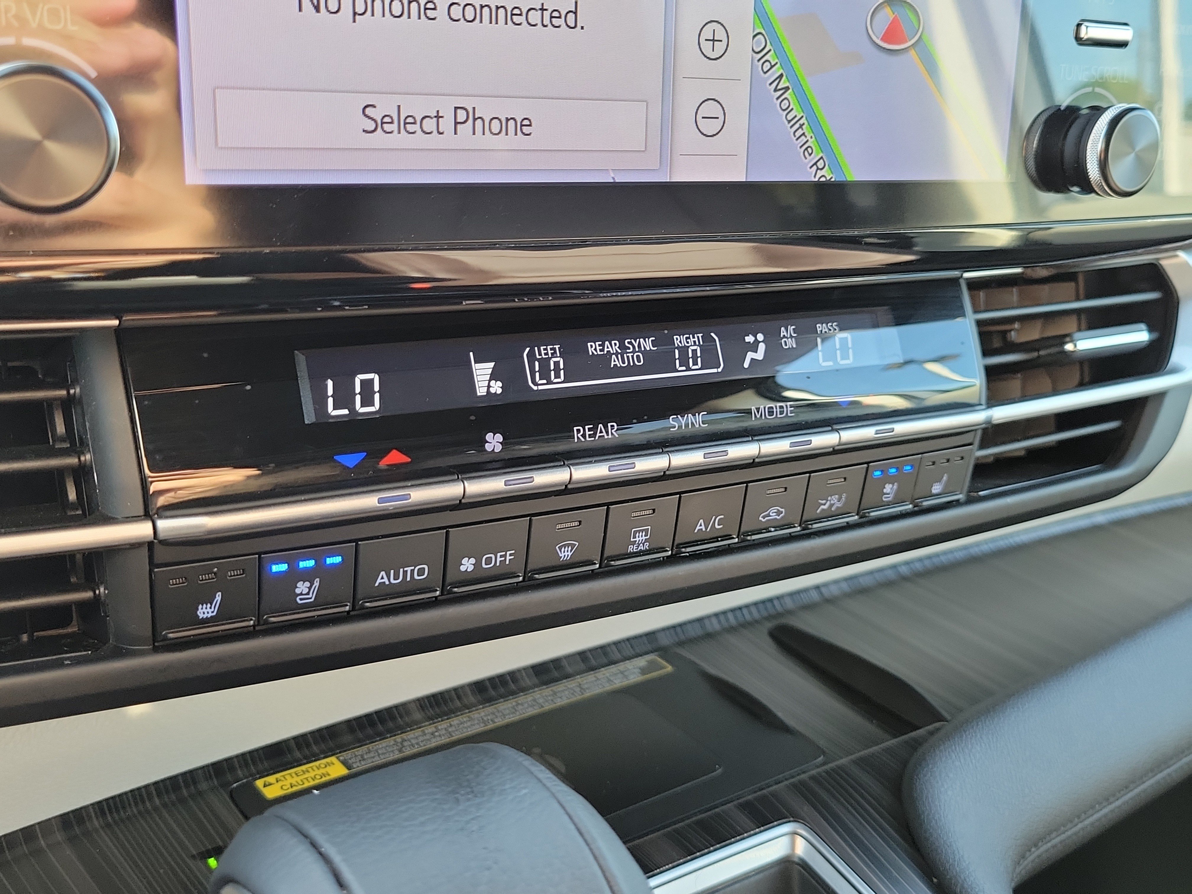 Used 2023 Toyota Sienna Platinum FWD image 35