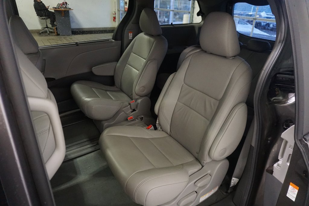 Used 2017 Toyota Sienna XLE image 20