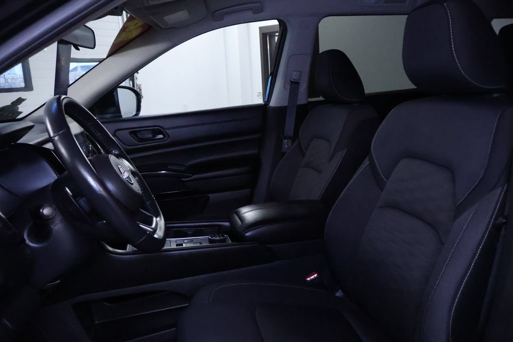 Used 2024 Nissan Pathfinder SV AWD/4WD image 12
