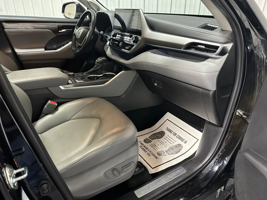 Used 2022 Toyota Highlander Limited AWD/4WD image 8