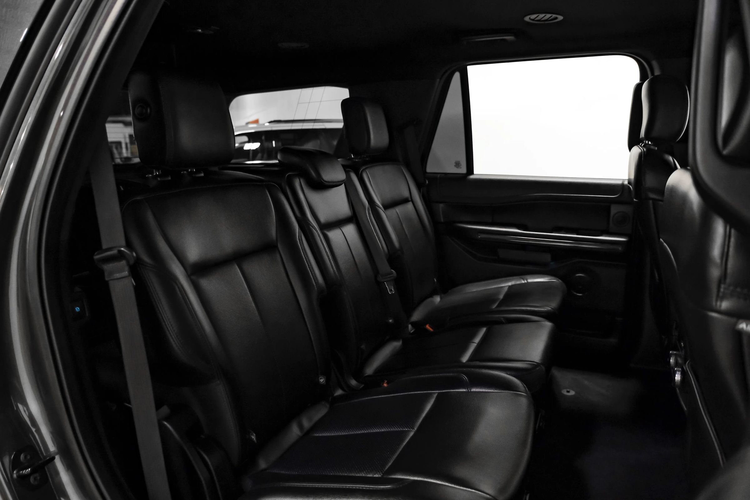 Used 2019 Ford Expedition XLT w/ Equipment Group 202A RWD image 35