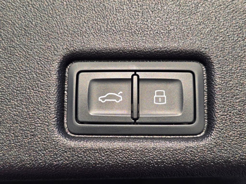 Used 2025 Audi Q5 Premium Plus w/ Premium Plus image 16