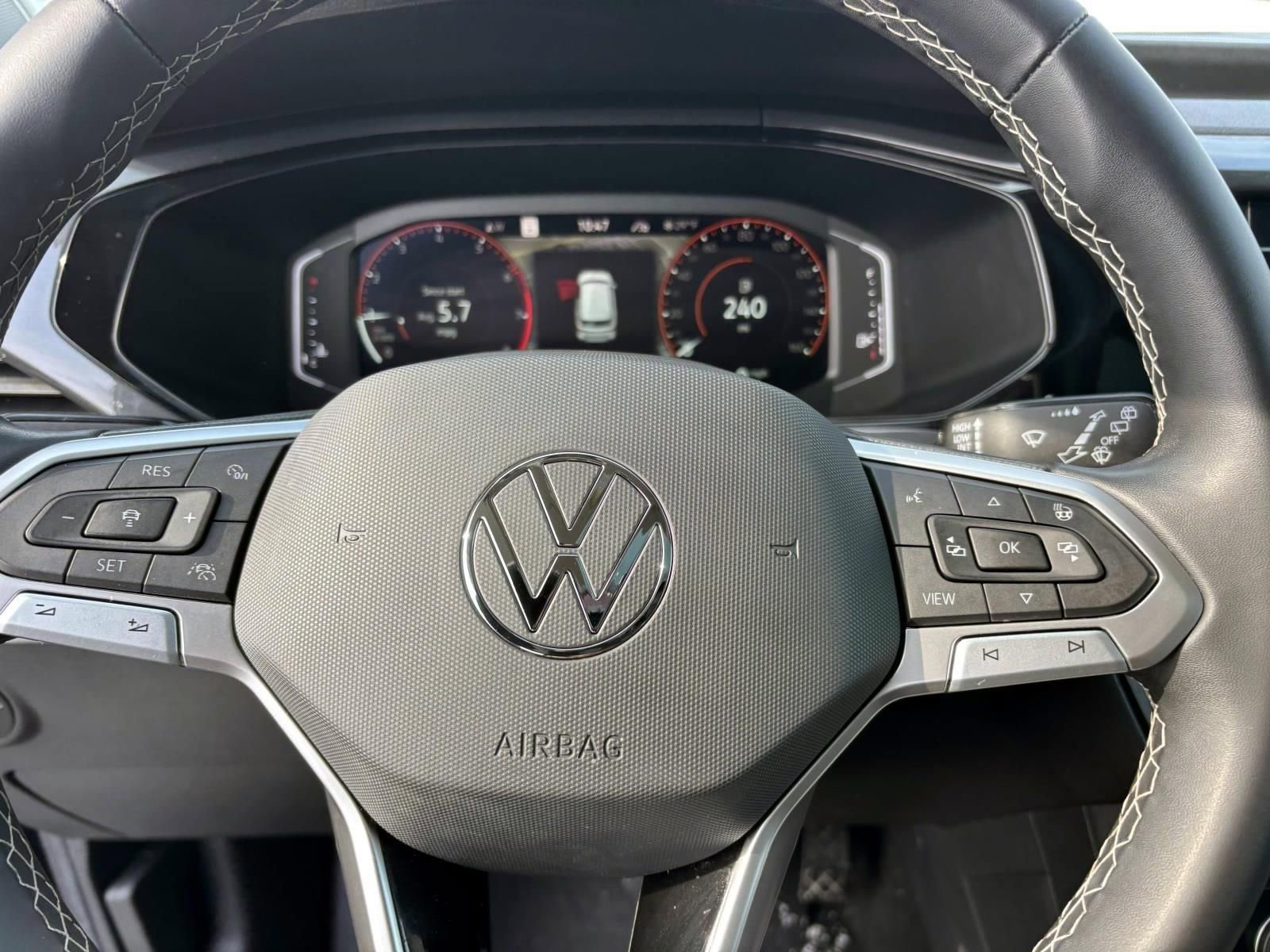 Used 2023 Volkswagen Taos SEL image 16