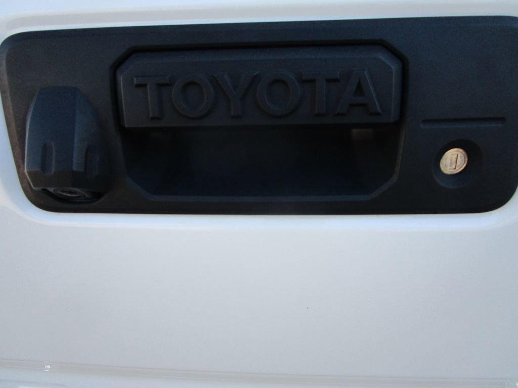 Used 2022 Toyota Tacoma TRD Off-Road image 16