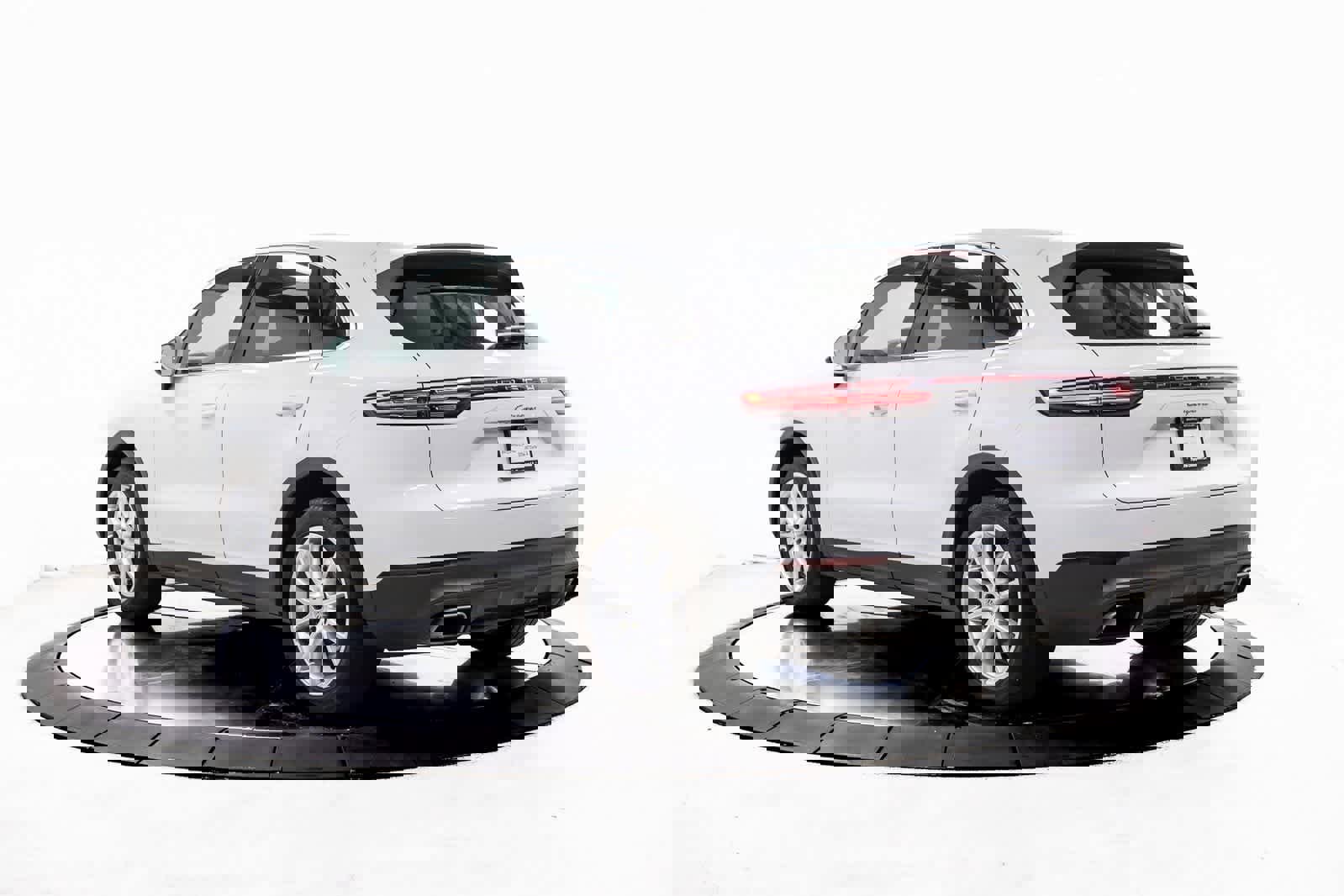 Certified 2022 Porsche Cayenne image 3