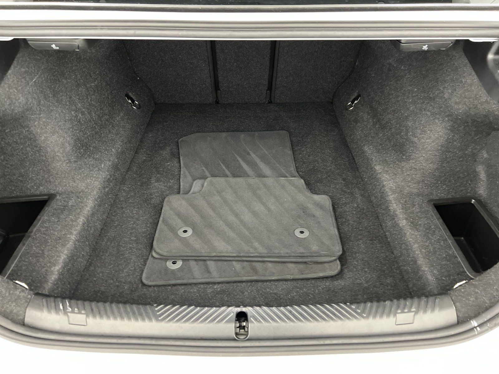 Used 2025 BMW 530i xDrive AWD/4WD image 26