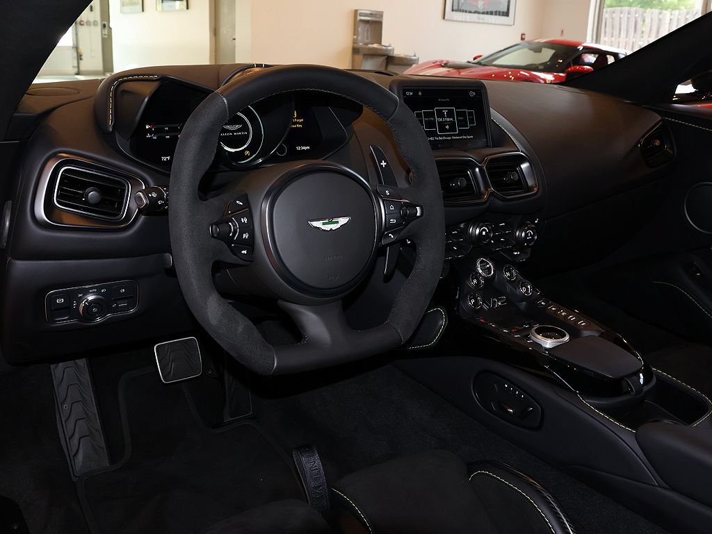 Used 2023 Aston Martin V12 Vantage RWD image 34