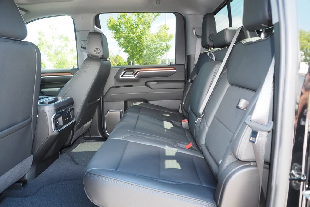 Used 2026 GMC Sierra 3500 Denali w/ Technology Package AWD/4WD image 16